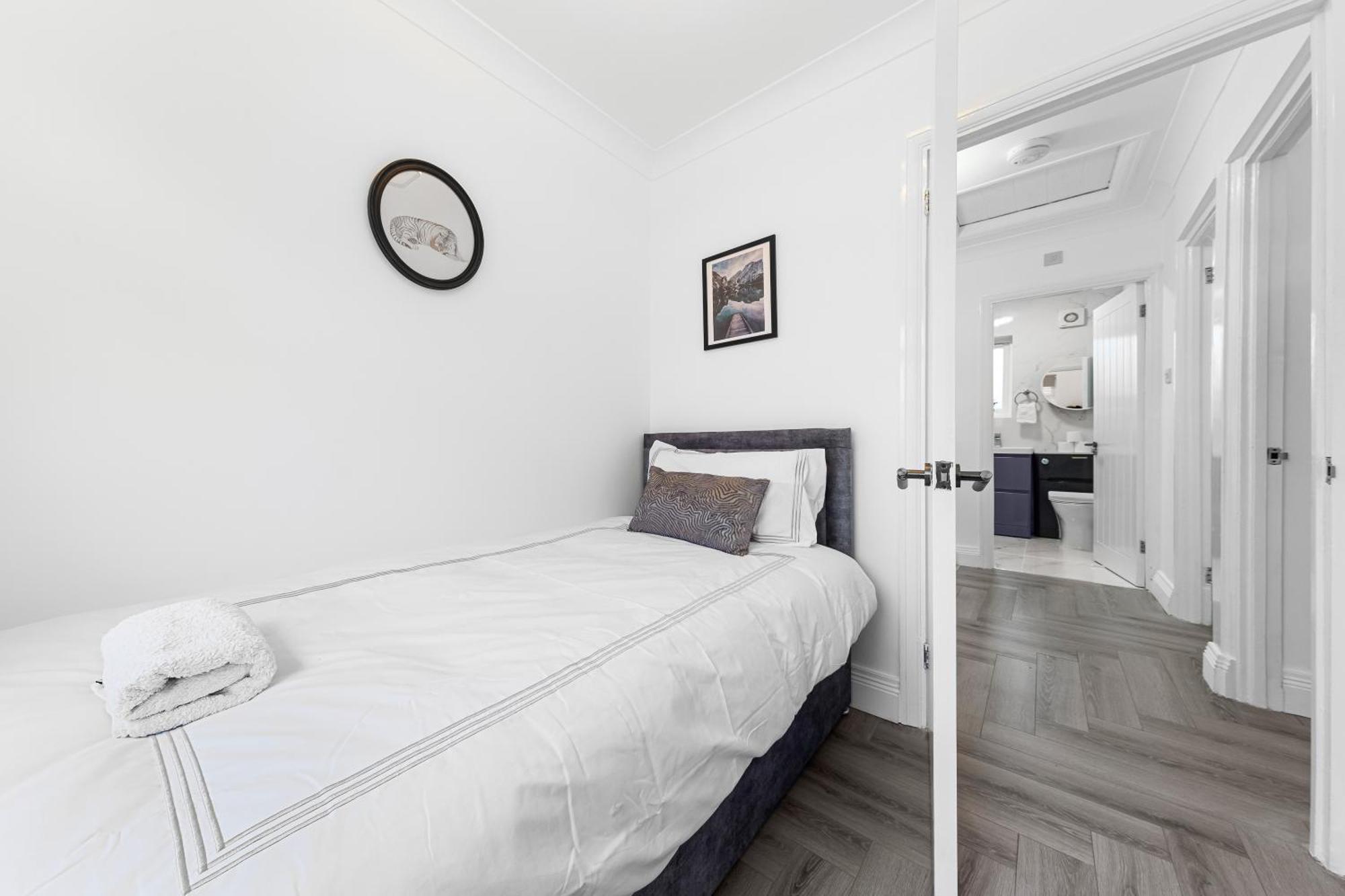 3 Bedroom House Close To Dartford Station Екстер'єр фото