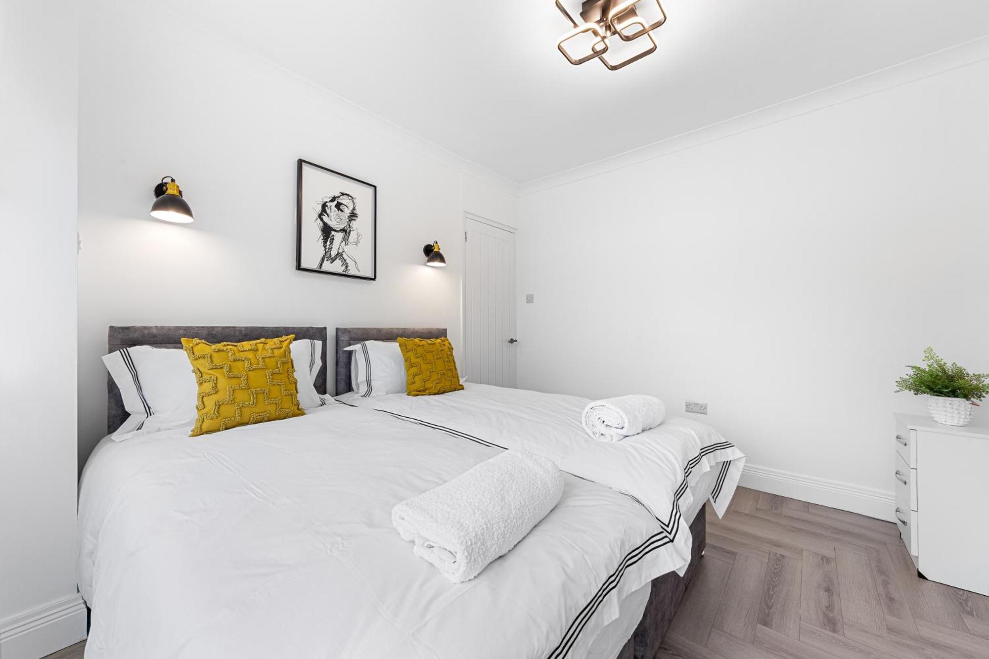 3 Bedroom House Close To Dartford Station Екстер'єр фото
